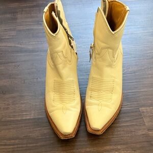 Tecovas white Ankle Booties